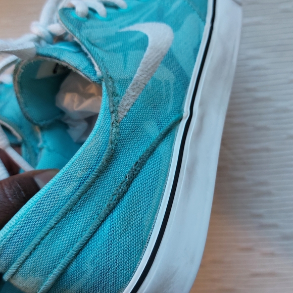 Nike Kids Sneakers in Teal and White - Picture 10 of 11